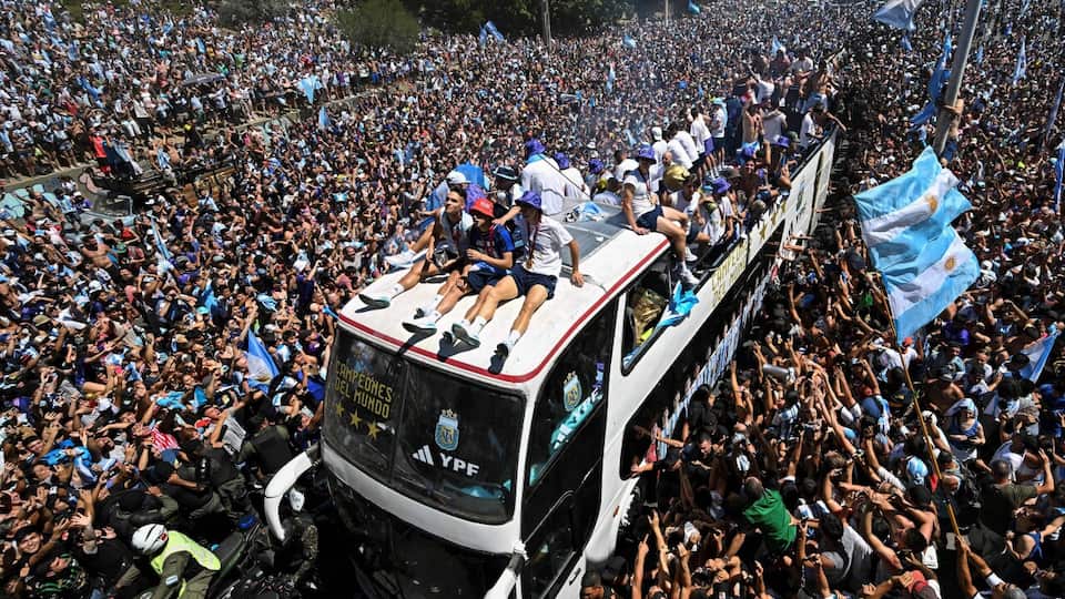 Argentine football fans whose US tourist visas were rejected receive free TVs