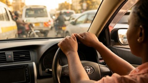 How a car’s automatic transmission decides which gear to engage