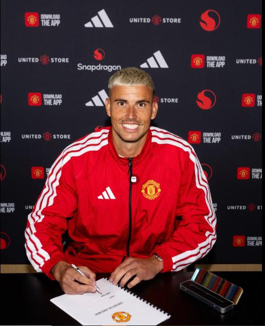 Manchester United complete signing of goalkeeper Karl Darlow