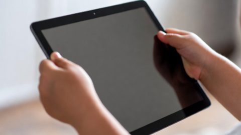 Mistakes parents make when introducing children to screens