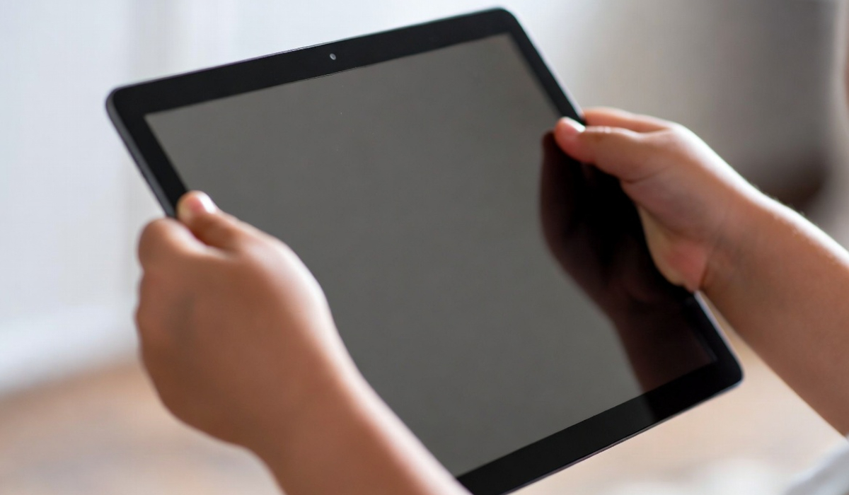 Mistakes parents make when introducing children to screens