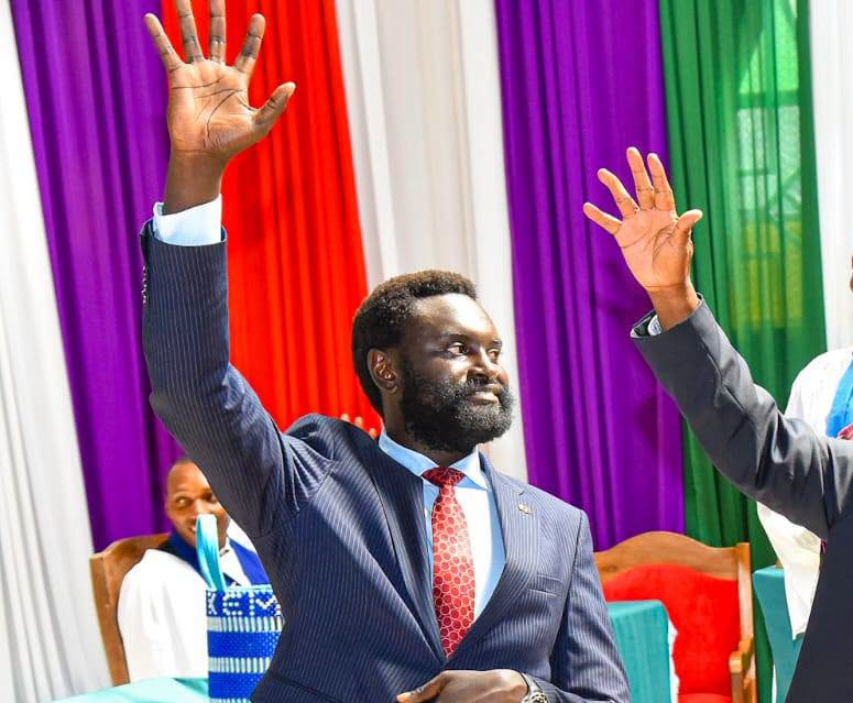 Sunday mood in full gear as Senator Methu grooves to Sarah K's 'Bisha Bisha' hit