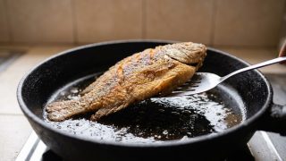How to prevent fish sticking to the pan during frying