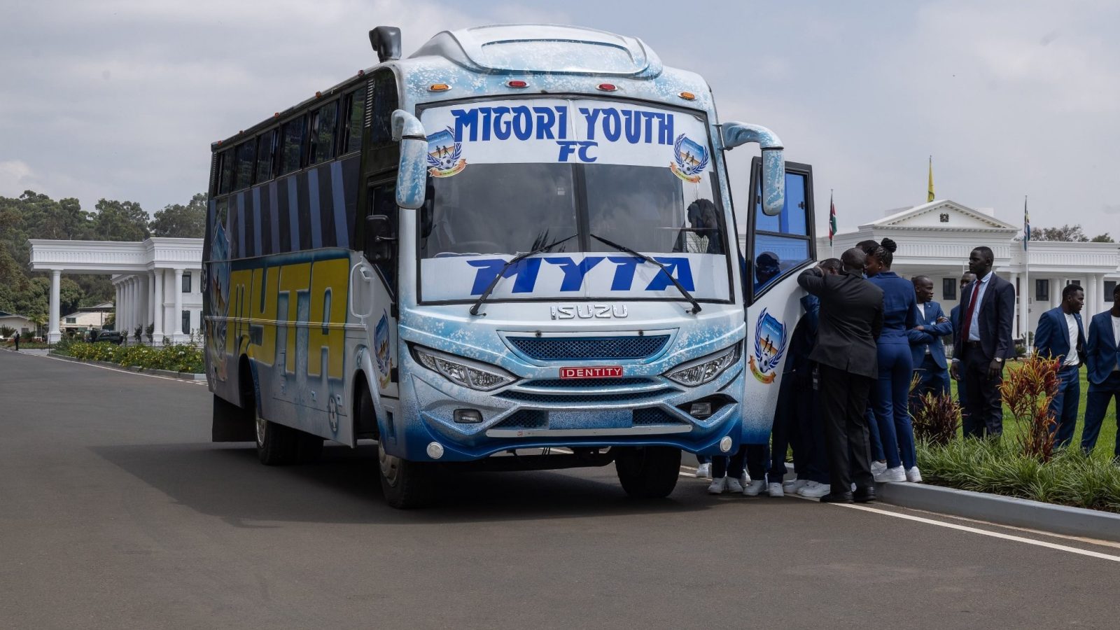Fun moments as Ruto drives Migori Youth FC around State House in new bus