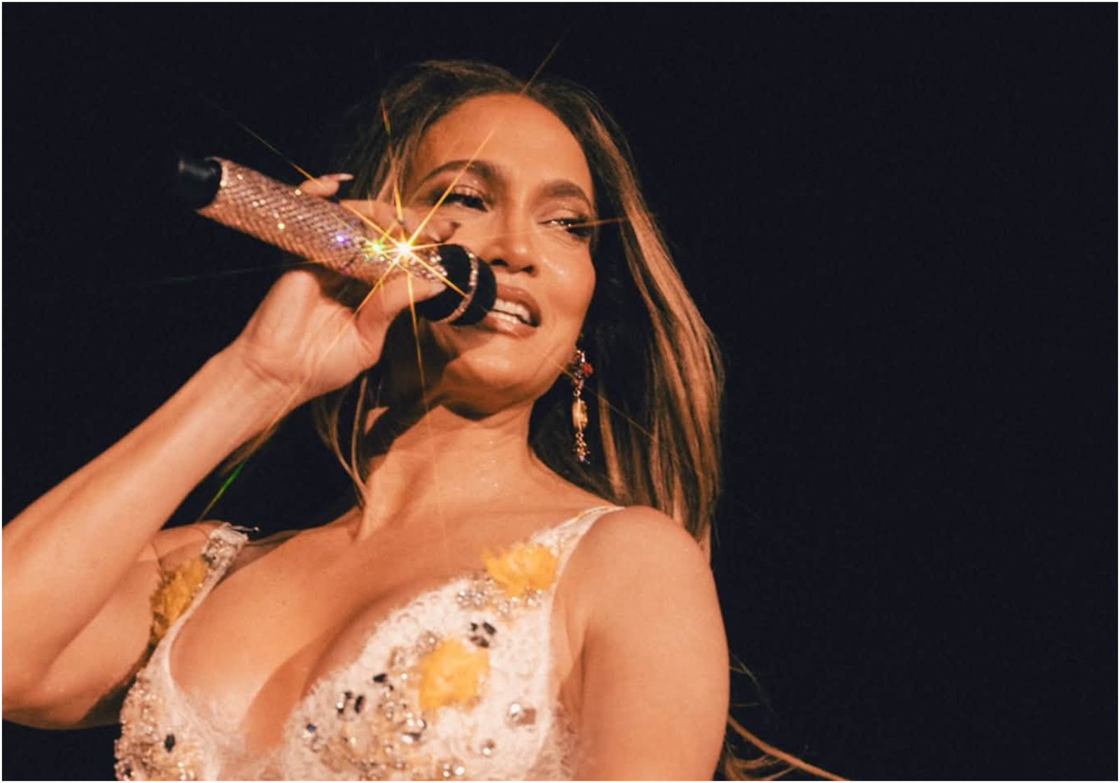Jennifer Lopez reveals why washing dishes makes men attractive
