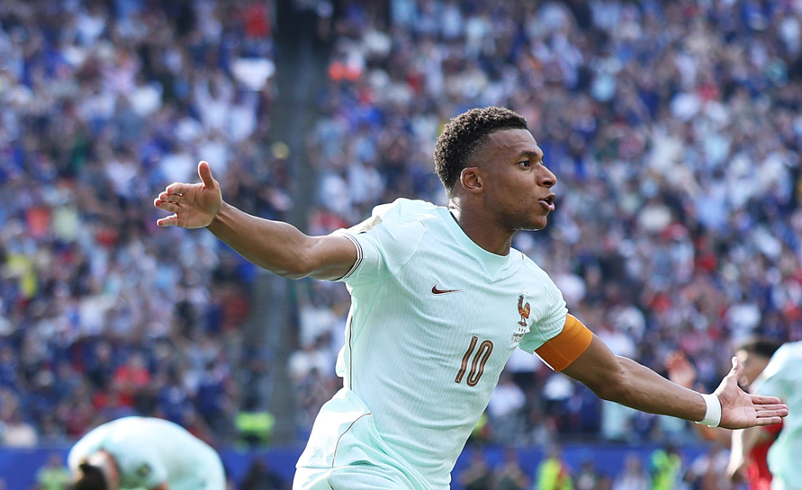 France beat Morocco 2-0 to reach World Cup semi-finals