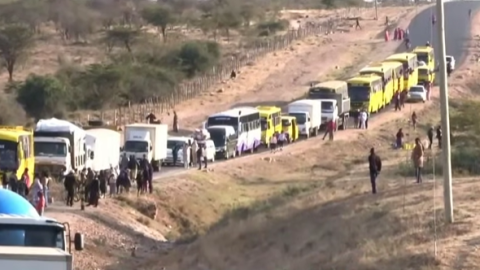 Tourists, students stranded for 6 hours after residents block Narok–Sekenani road