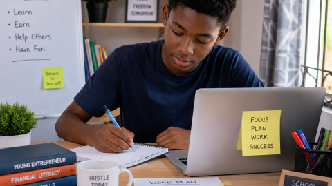 5 holiday side hustles teenagers can explore