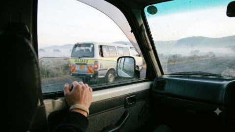 Why you should dress in light layers while travelling