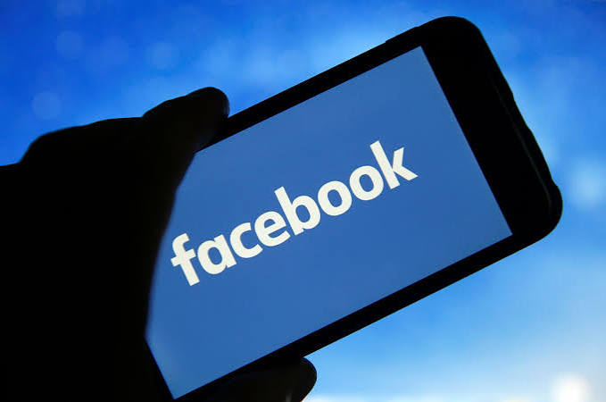 Facebook goes down as users report major outage