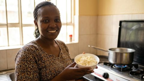 How vinegar and milk can make homemade cheese