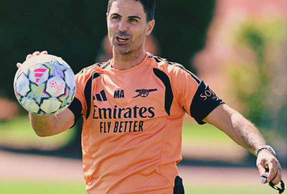Arsenal manager Mikel Arteta conducting training sessions. PHOTO/https://www.facebook.com/Arsenal/photos
