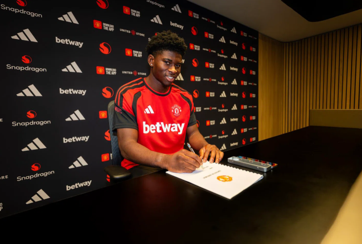 New Manchester United signing Carlos Baleba. PHOTO/https://www.manutd.com/en/news/carlos-baleba-joins-united