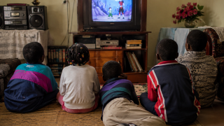 Why childhood friends are sometimes so difficult to forget