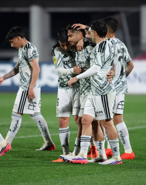 Colo-Colo players celebrate after defeating Unión Española 3-0 in the sixth matchday of the group stage of the Chile Cup. PHOTO/https://www.facebook.com/colocolo