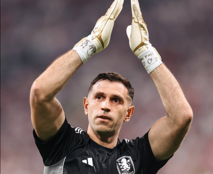 Chelsea weigh late move for Emi Martinez as Aston Villa exit looms