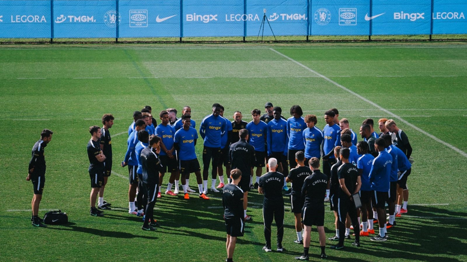 Carragher and Neville assess Chelsea's Champions League qualification chances in 2026/27