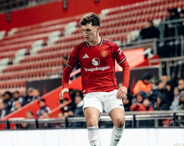 Arsenal raid Man Utd, sign youngster James Scanlon