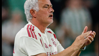 Mourinho says he agreed to replace Ferguson at Man Utd