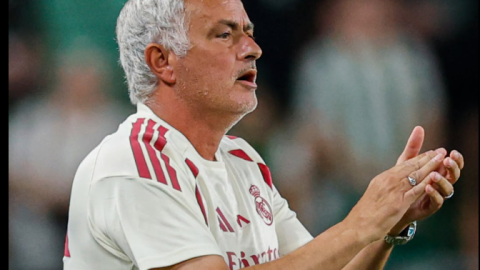 Mourinho says he agreed to replace Ferguson at Man Utd