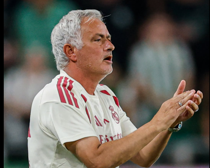 Mourinho says he agreed to replace Ferguson at Man Utd