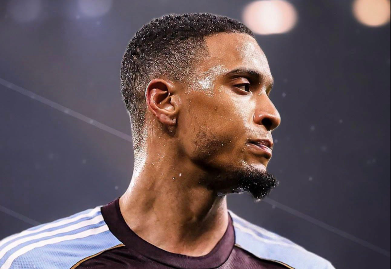 Arsenal step up talks for Ezri Konsa transfer