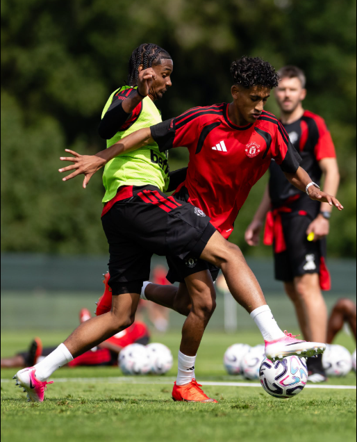 Manchester United players in training ahead of Leeds United clash. PHOTO/https://www.facebook.com/manchesterunited/photos