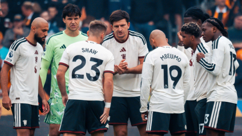 Manchester United players gather for a team talk in their previous fixture against Hull City on Saturday, August 22, 2026. PHOTO/https://www.facebook.com/manchesterunited/photos