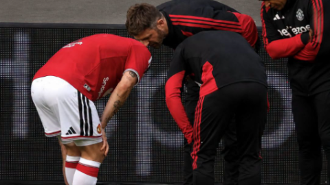 Carrick explains why Mount was taken off against PSG