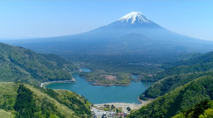 Man leaves tired 7-year-old son alone on mountain during family hike