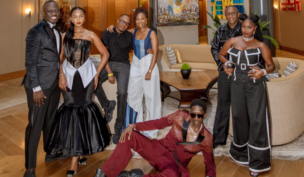 Njugush trades places with Butita in group photo after breakup with Wakavinye