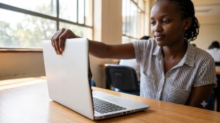 How opening your laptop from the corner can damage the display