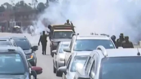Linda Mwananchi in Homa Bay: Police lob tear gas to disperse rowdy group