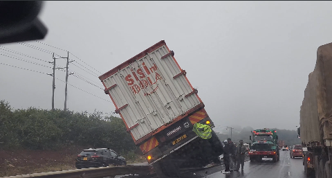Heavy traffic on Nairobi Southern Bypass after trailer accident