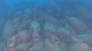 2,000-year-old Roman shipwreck loaded with hundreds of amphorae discovered