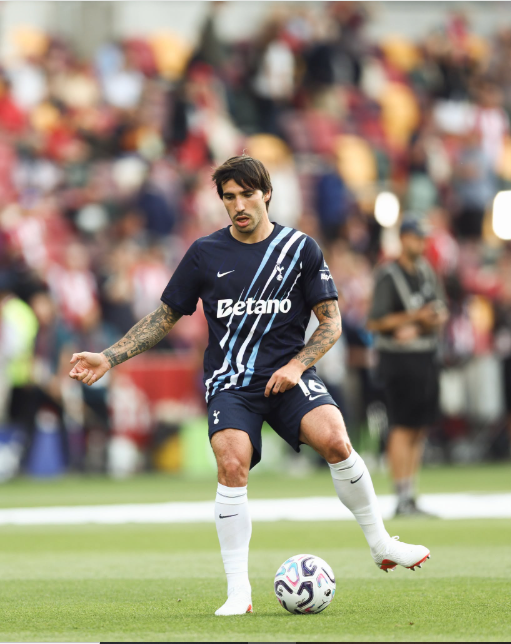 Tottenham's new signing Sandro Tonali warming up before Brentford's fixture on Saturday, August 22, 2026. PHOTO/https://www.facebook.com/TottenhamHotspur/photos