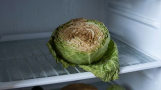 How to keep cut cabbage fresh in the fridge