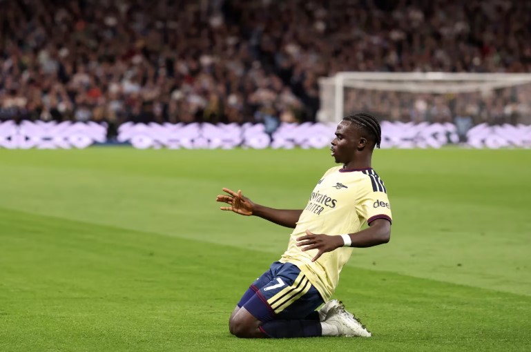 Saka guides Arsenal to an away win against Aston Villa