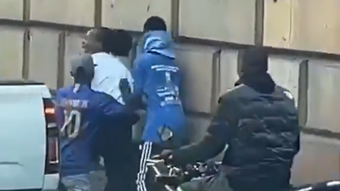 2 thugs accost a woman near Globe Roundabout. PHOTO/@TeyaKevin/X