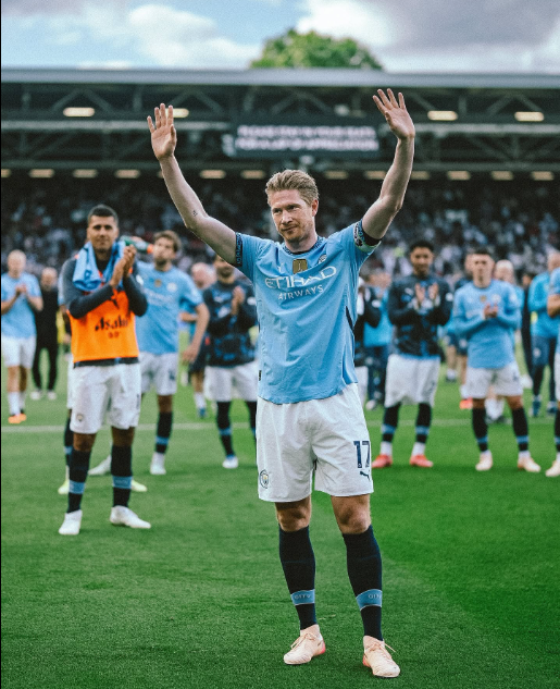 Kevin De Bruyne waves goodbye to Manchester City supporters. PHOTO/https://www.facebook.com/KevinDeBruyne/photos
