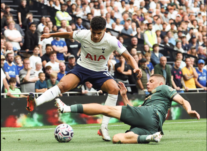 Everton frustrate Spurs to extend their search for first win and goal