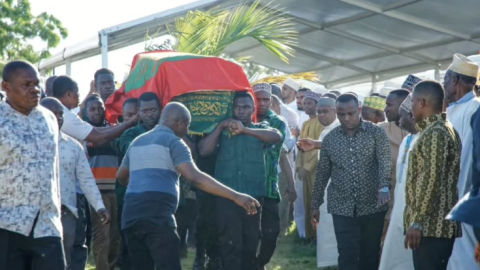 Family members, religious leaders, government officials and political leaders attended the funeral prayers before Hafidh was laid to rest.