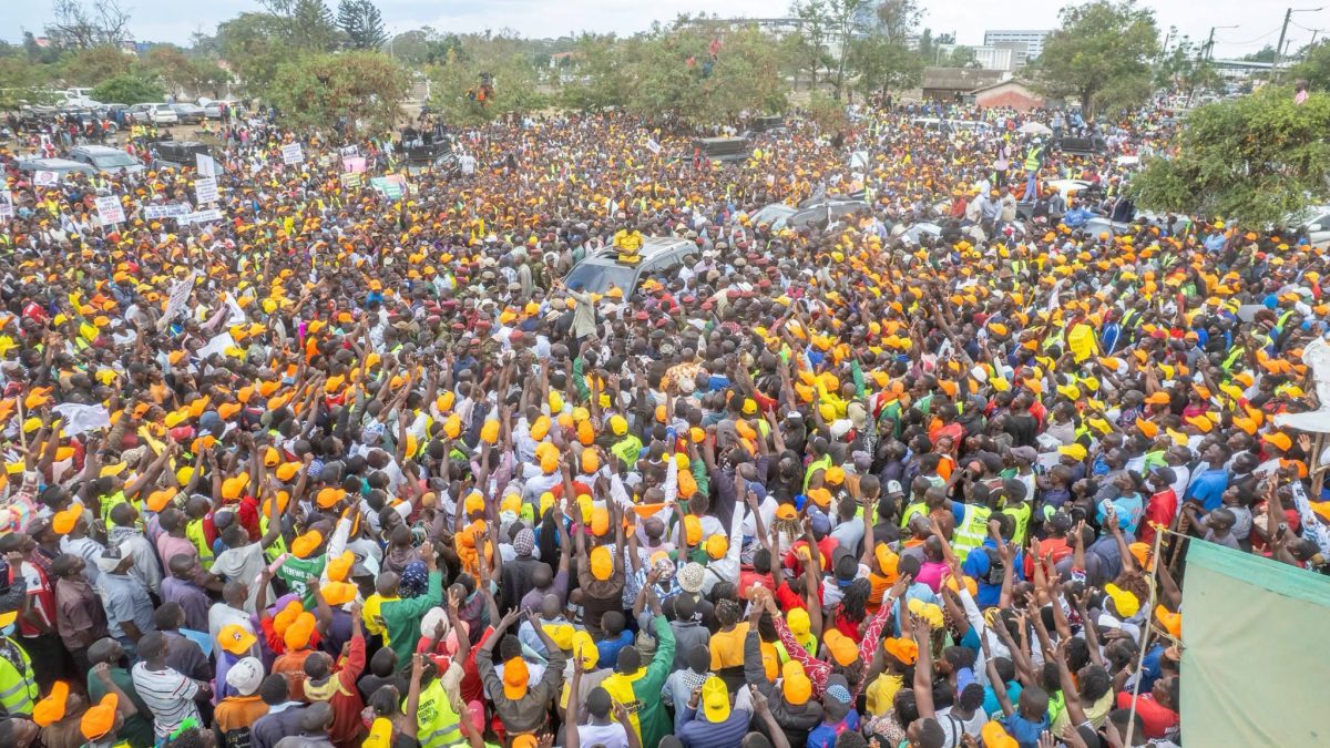 Ruto addresing Kisumu residents during his day two Nyanza tour. PHOTO/@JalangoMwenyewe/X