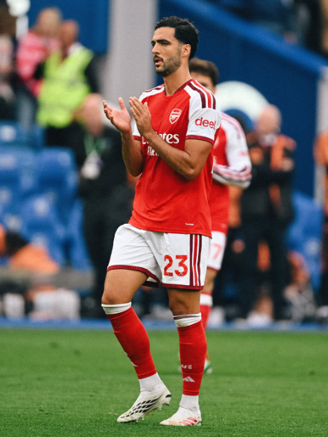 Arsenal's Mikel Merino applauds club fans after Brighton's defeat at the Amex Stadium on Saturday, September 19, 2026. PHOTO/https://www.arsenal.com