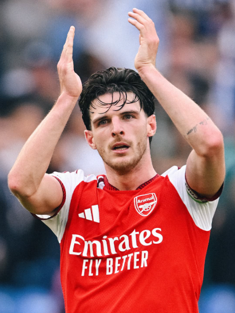 Arsenal's midfielder Declan Rice applauds club fans after Brighton's defeat at the Amex Stadium on Saturday, September 19, 2026. PHOTO/https://www.arsenal.com