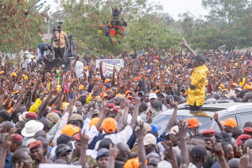 Ruto addresing Kisumu residents during his day two Nyanza tour. PHOTO/@JalangoMwenyewe/X