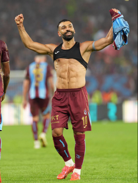 Mohamed Salah celebrates with Trabzonspor fans after scoring shining against Glatasaray in the Turkish Super Lig. PHOTO/https://www.facebook.com/momosalah