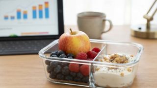 5 healthy snacks to keep at your desk when hunger strikes