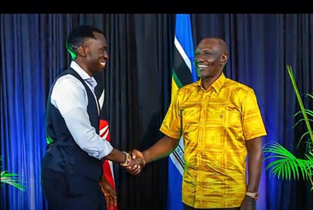 Trevor Ombija with William Ruto. PHOTO/Screengrab by K24 Digital from video shared by @trevorombijahsc/ TikTok