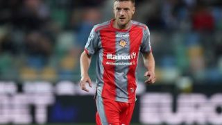 Veteran striker Jamie Vardy joins Burnley